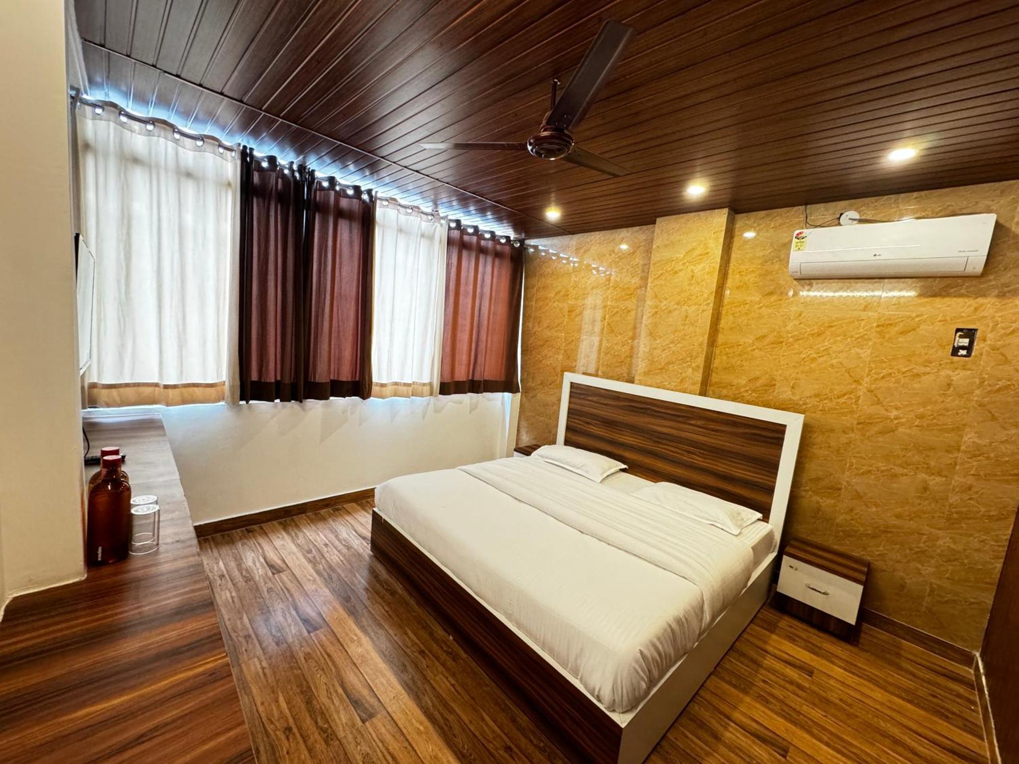 Hotel Walk Inn Faridabad Eksteriør bilde